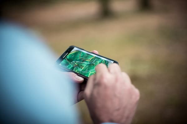 10 Ways to Track A Cell Phone Location