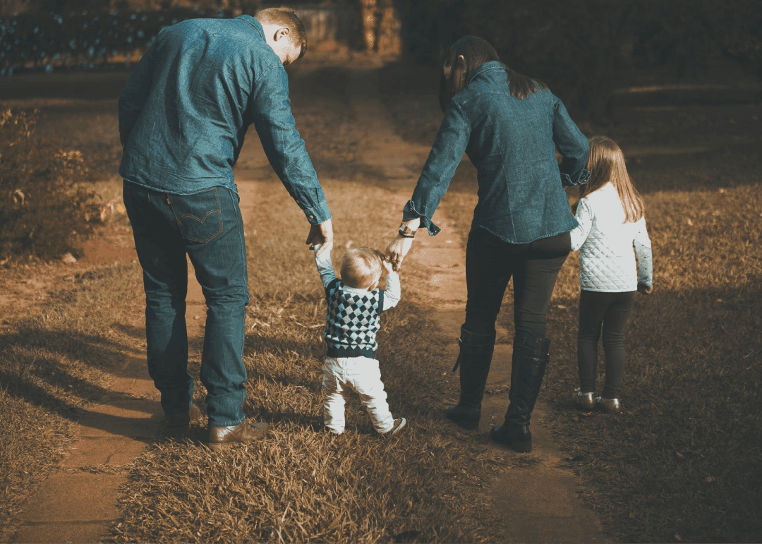 What Are Family Phone Trackers and How to Choose a Good One