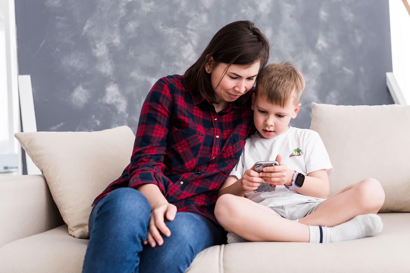 How to Negotiate With Your Child About Tracking Their Location?