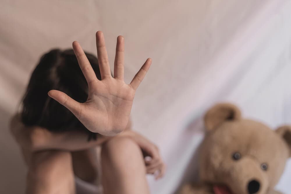 15 Warning Signs That Help to Identify a Child Predator